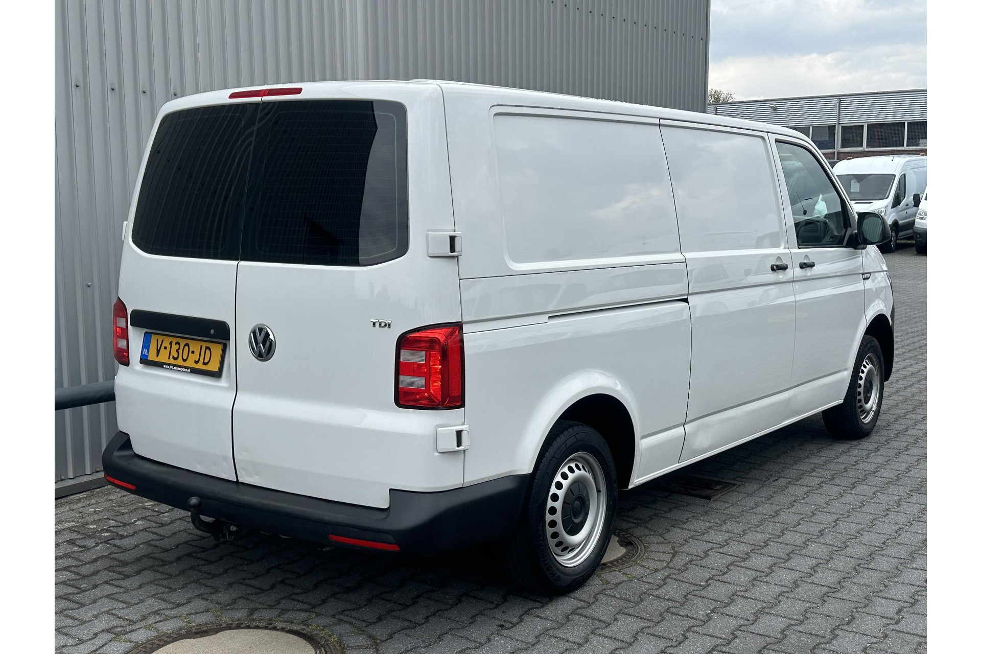 Volkswagen Transporter 2.0 TDI L2H1*AIRCO*NAVI*BLUETOOTH*HAAK*BETIMMERING